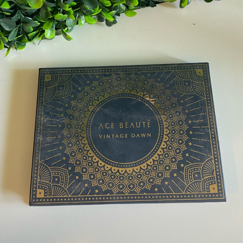 Ace Beaute’ Vintage Dawn Eyeshadow Pallete